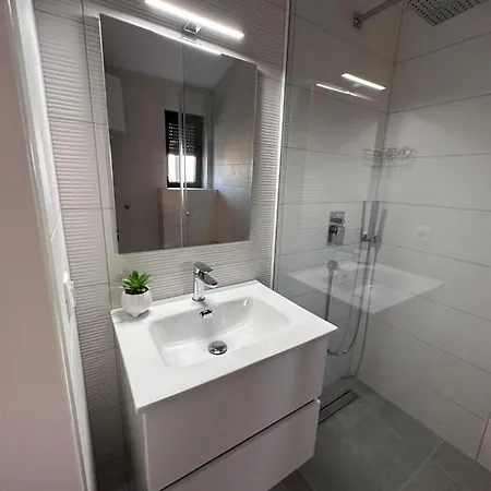 Luxury Apartments Marty Malinska Exterior foto
